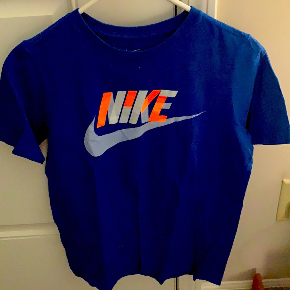 Boys Nike EL shirt